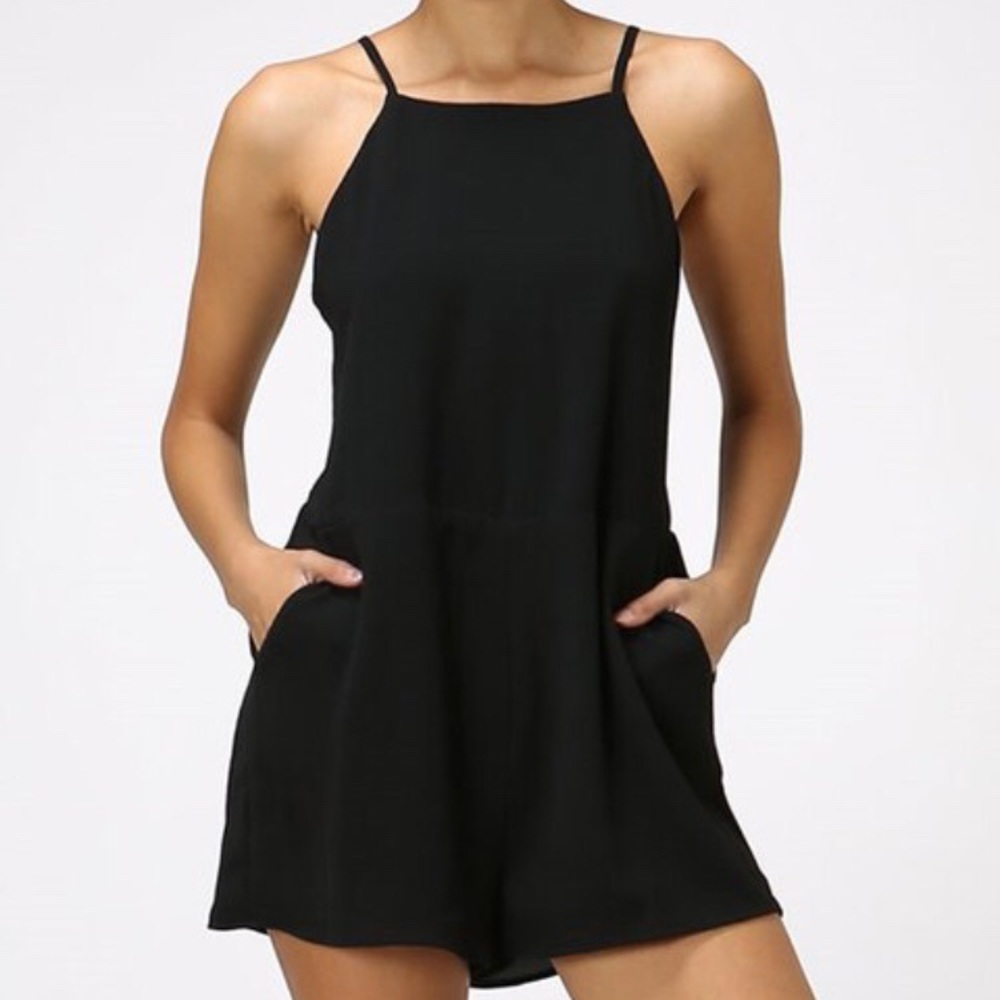 New illa illa Romper Adjustable Straps Pockets Keyhole Black